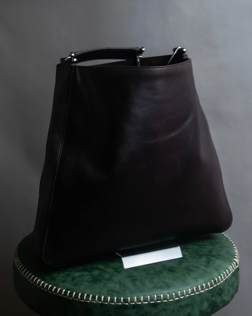 "GUCCI" Metal handle detail brown leather bag