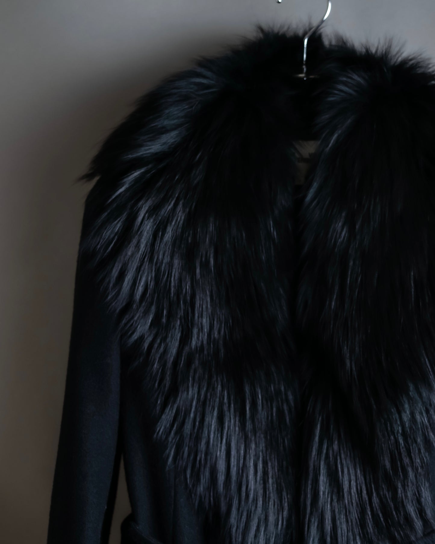 "DIANE VON FURSTENBERG" Fur docking design belted long coat