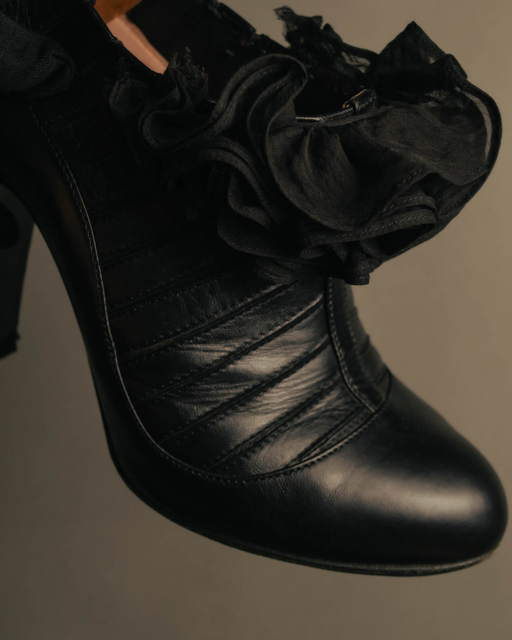 -SPECIAL- “CHANEL“ 2005-06 Paris-New York ruffle leather pumps