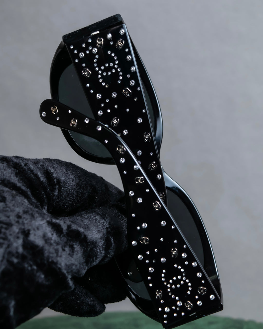 "CHANEL" Rhinestone &amp; Coco mark engraved black lens sunglasses