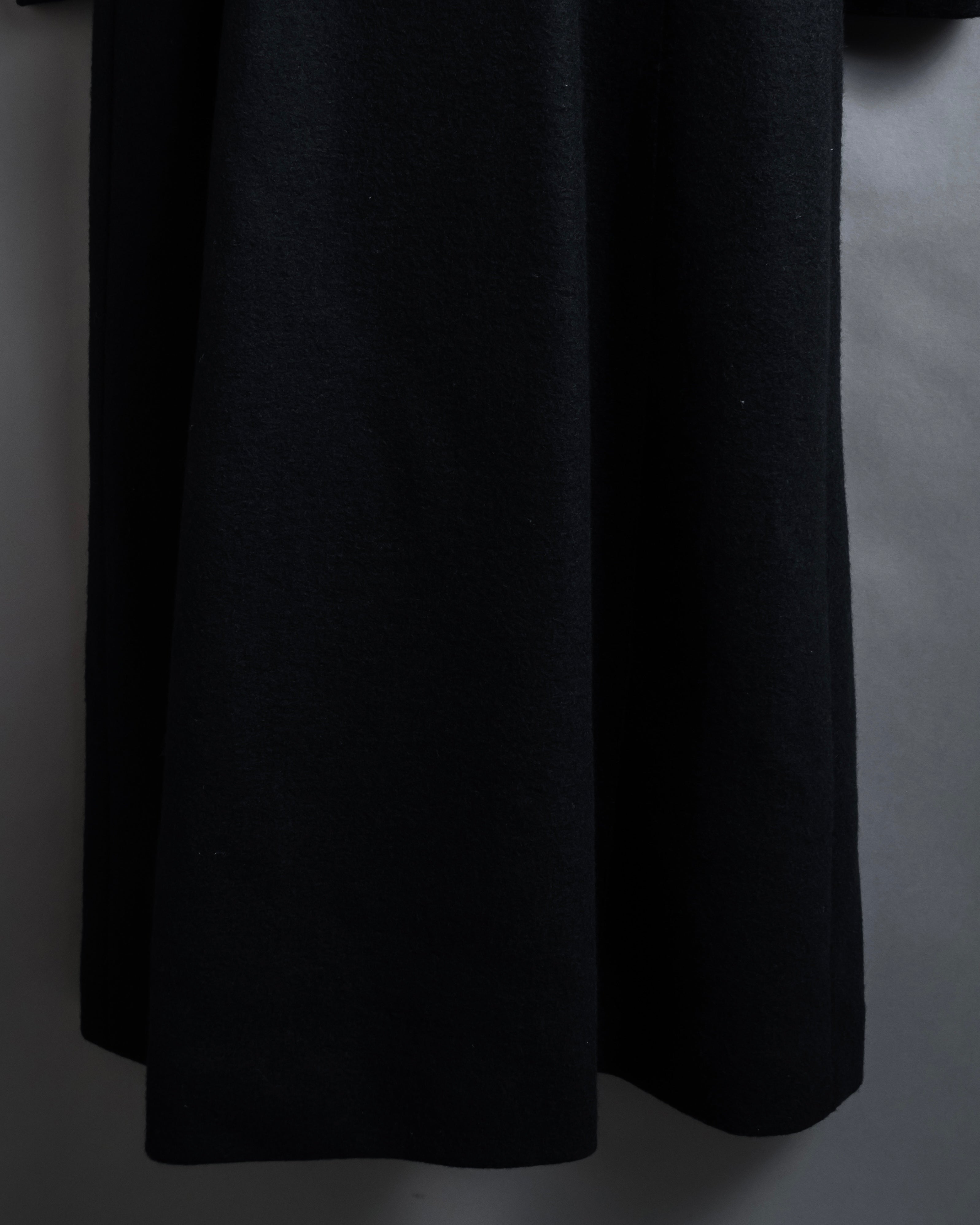 "Marc Jacobs" A soft flowing flared silhouette long coat