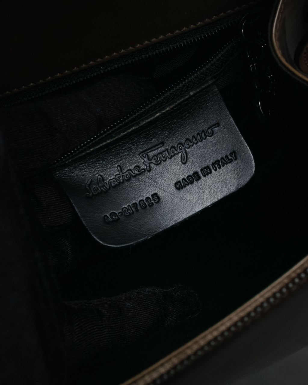 “Salvatore Ferragamo” 90’s-00’s glossy gancini shoulder bag