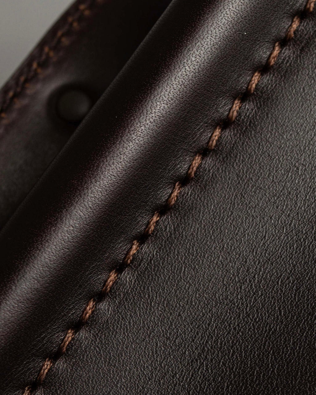 "Salvatore Ferragamo" Swivel crisp closure design leather one-handle bag