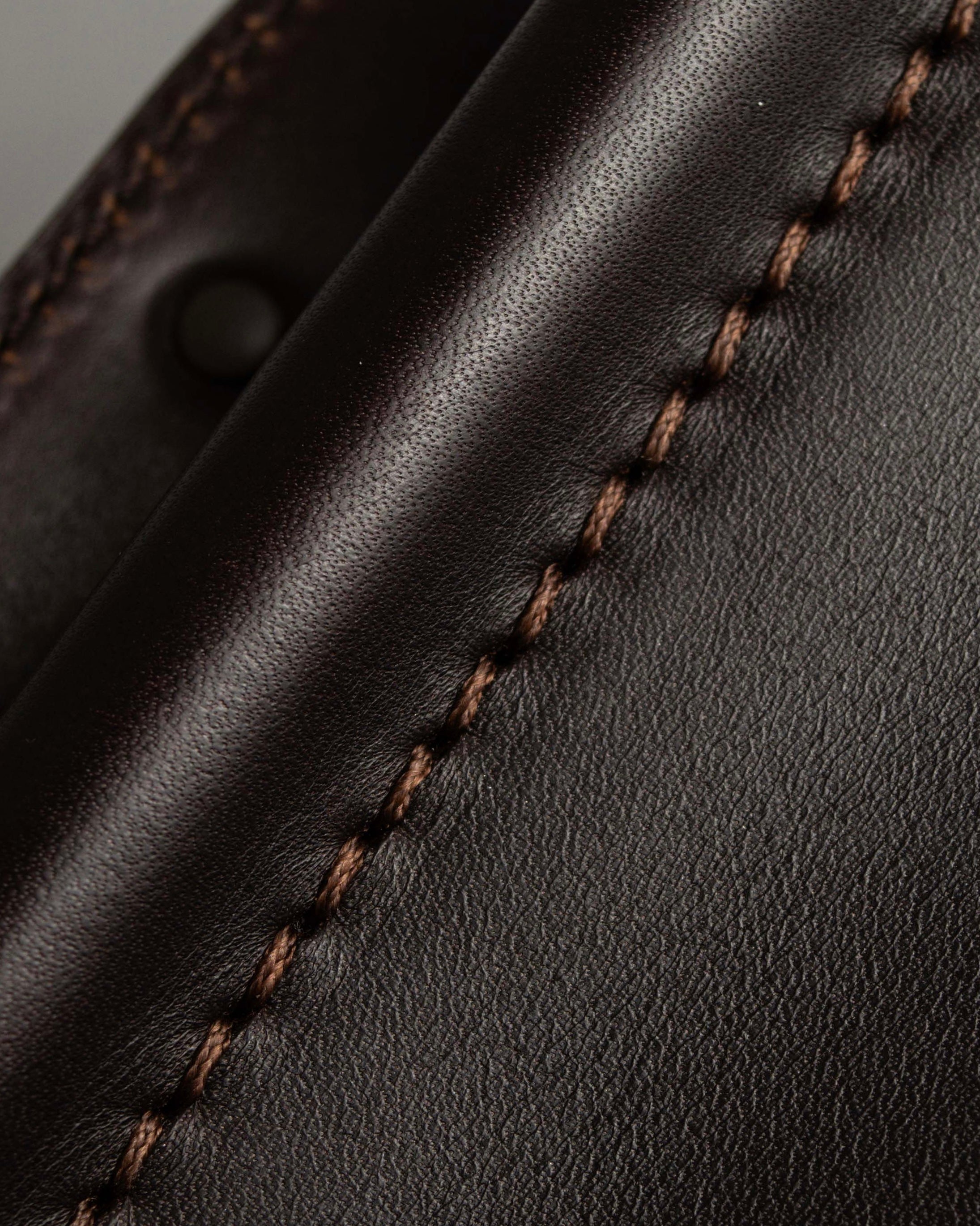 "Salvatore Ferragamo" Swivel crisp closure design leather one-handle bag