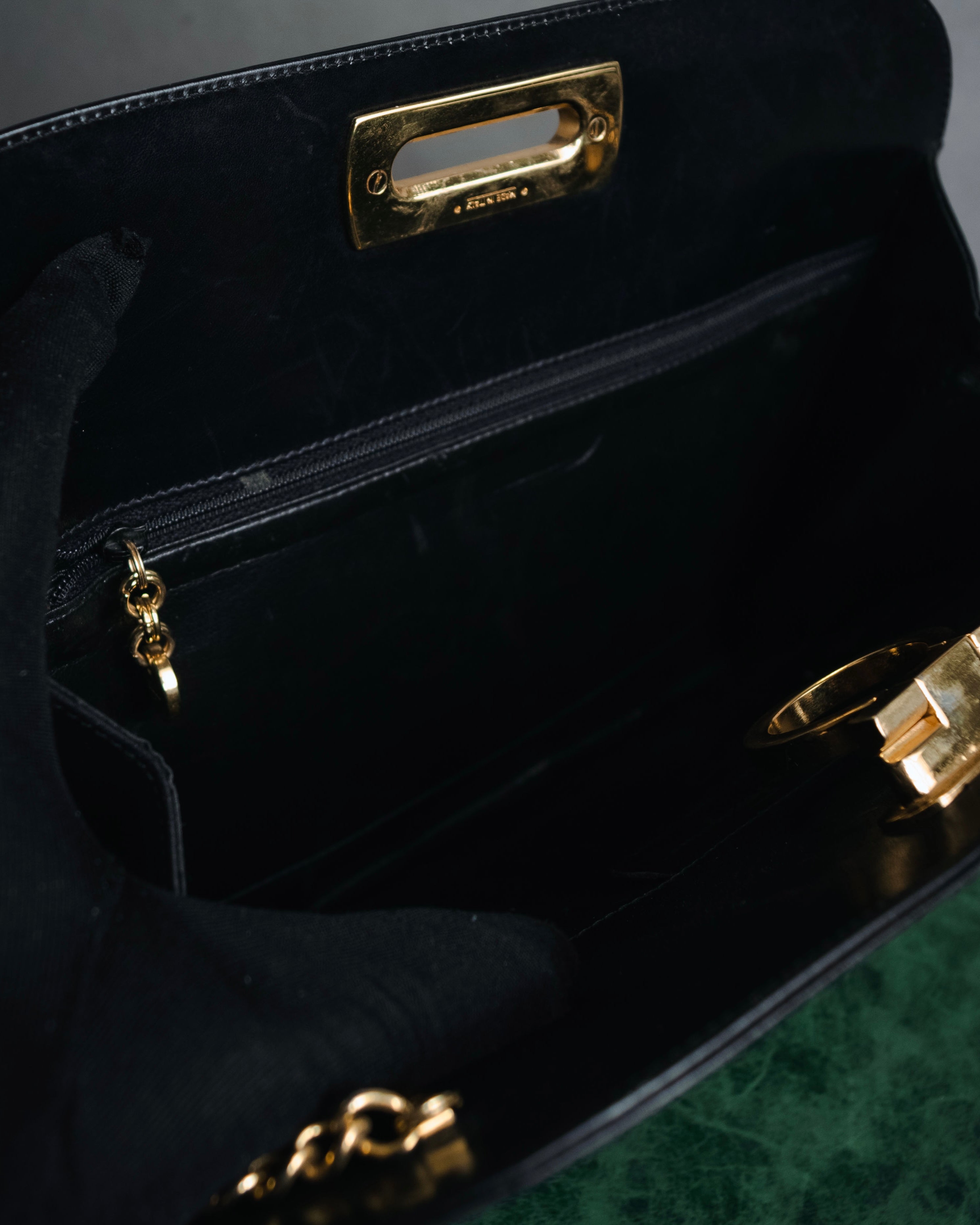 "Salvatore Ferragamo" 90’s Iconic gancini chain shoulder bag