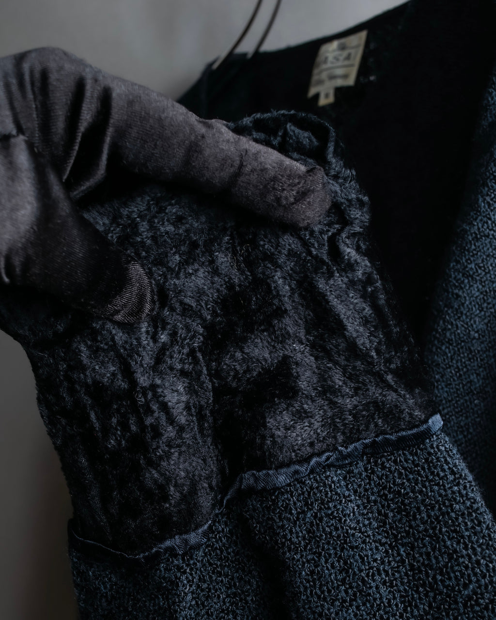 Vintage velour-trimmed box silhouette knit