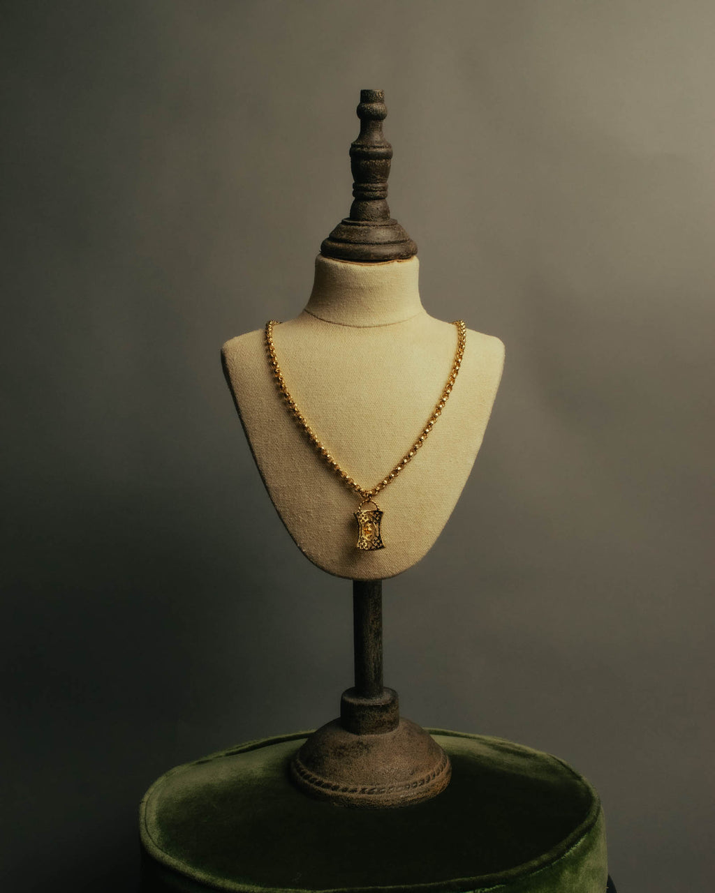 “NINA RICCI” Late 80’s-90’s gold tone openwork pendant necklace