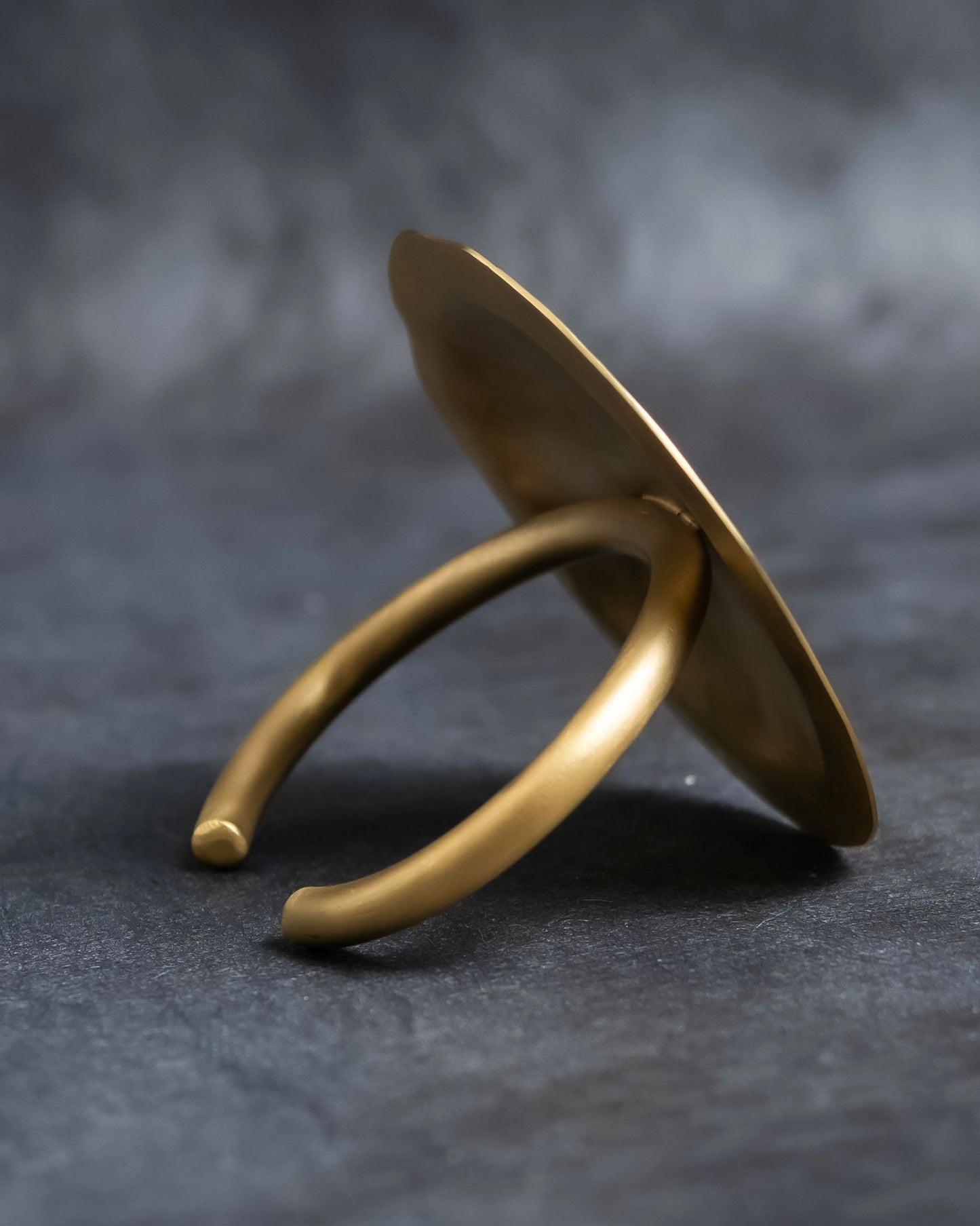 "LOEWE" Antique style golden ring