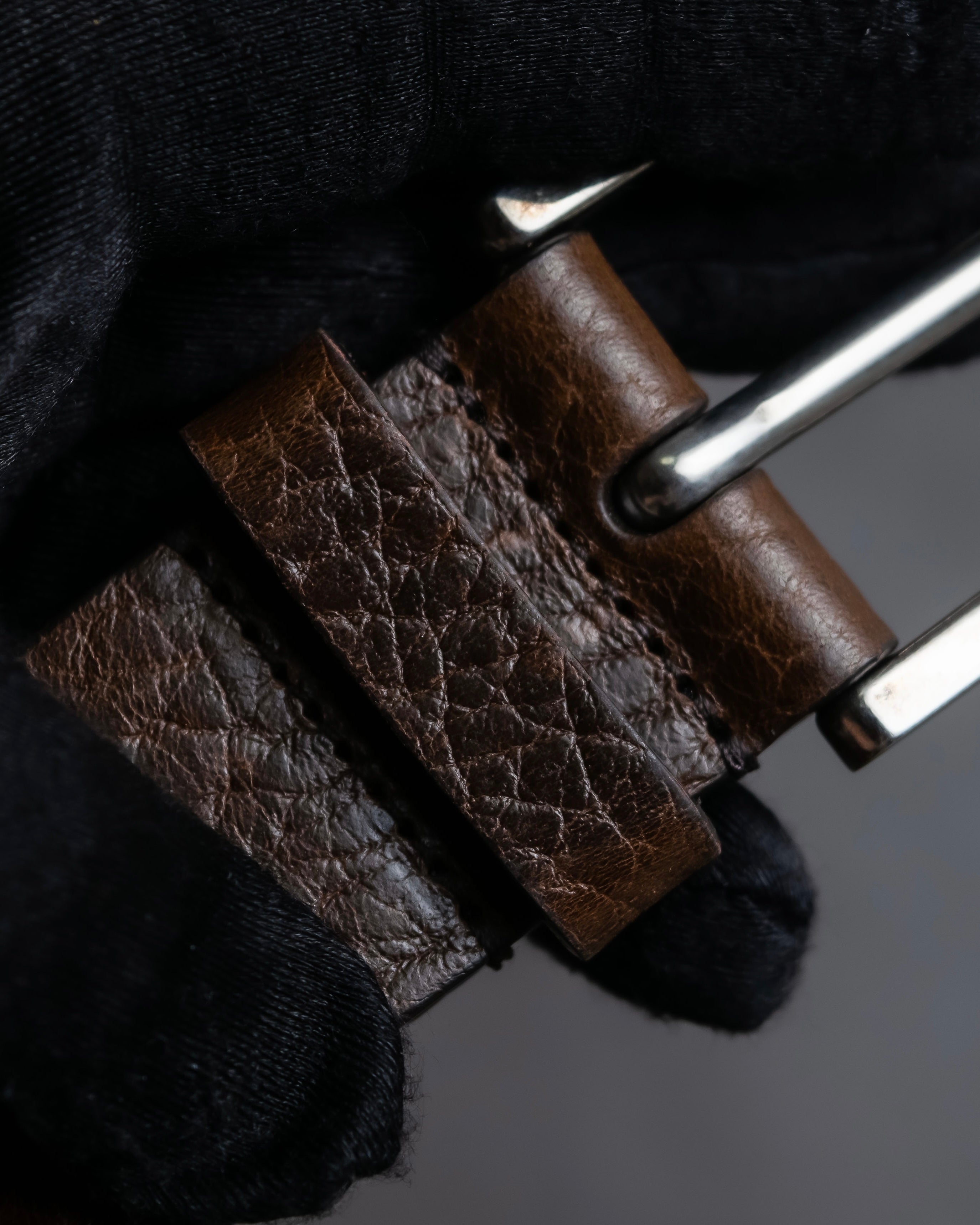 "GUCCI" Large buckle grained leather belt