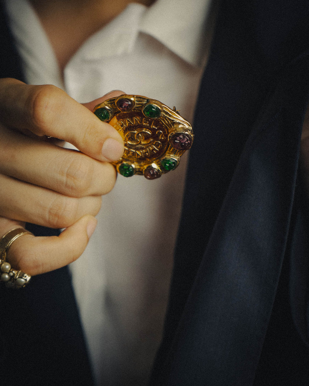 -SPECIAL- “CHANEL” 80’s-90’s Gripoix style cabochon logo brooch