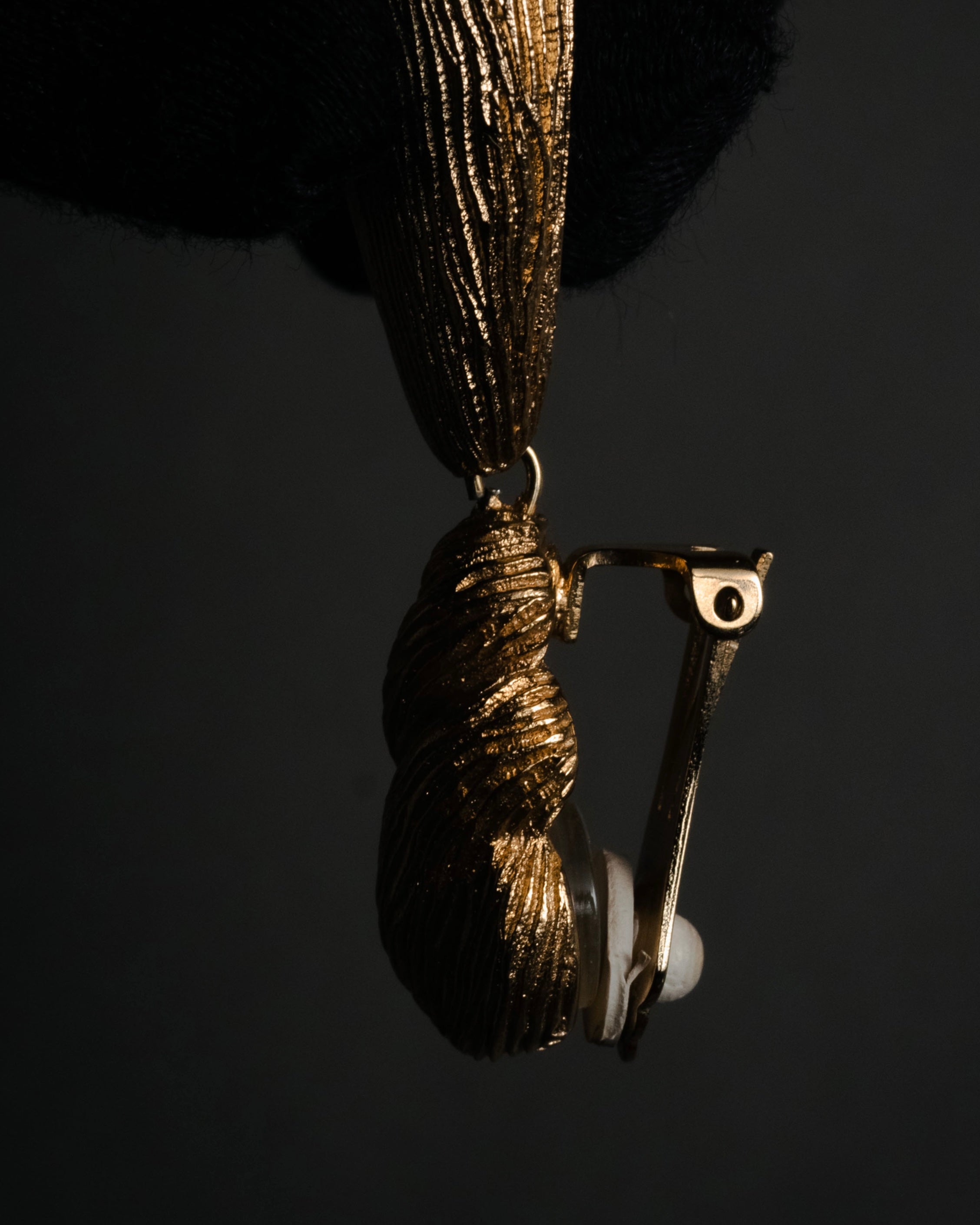 "Christian Dior" 70’s-80’s bark texture drop clip earrings