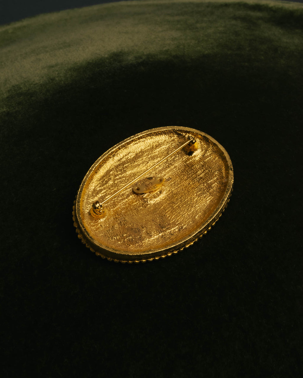 -SPECIAL- “CHANEL” 1982Years red cabochon oval brooch