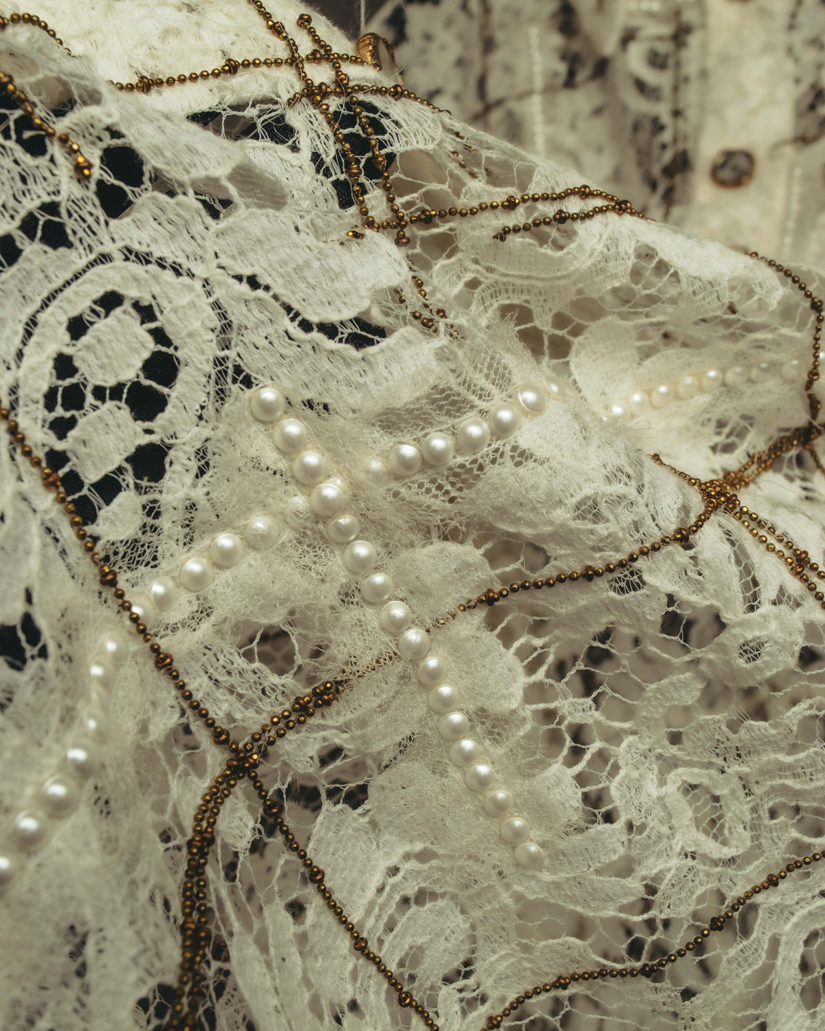 -SPECIAL- "CHANEL" 10's-20's Embellished floral lace and pearl check oversized shirt