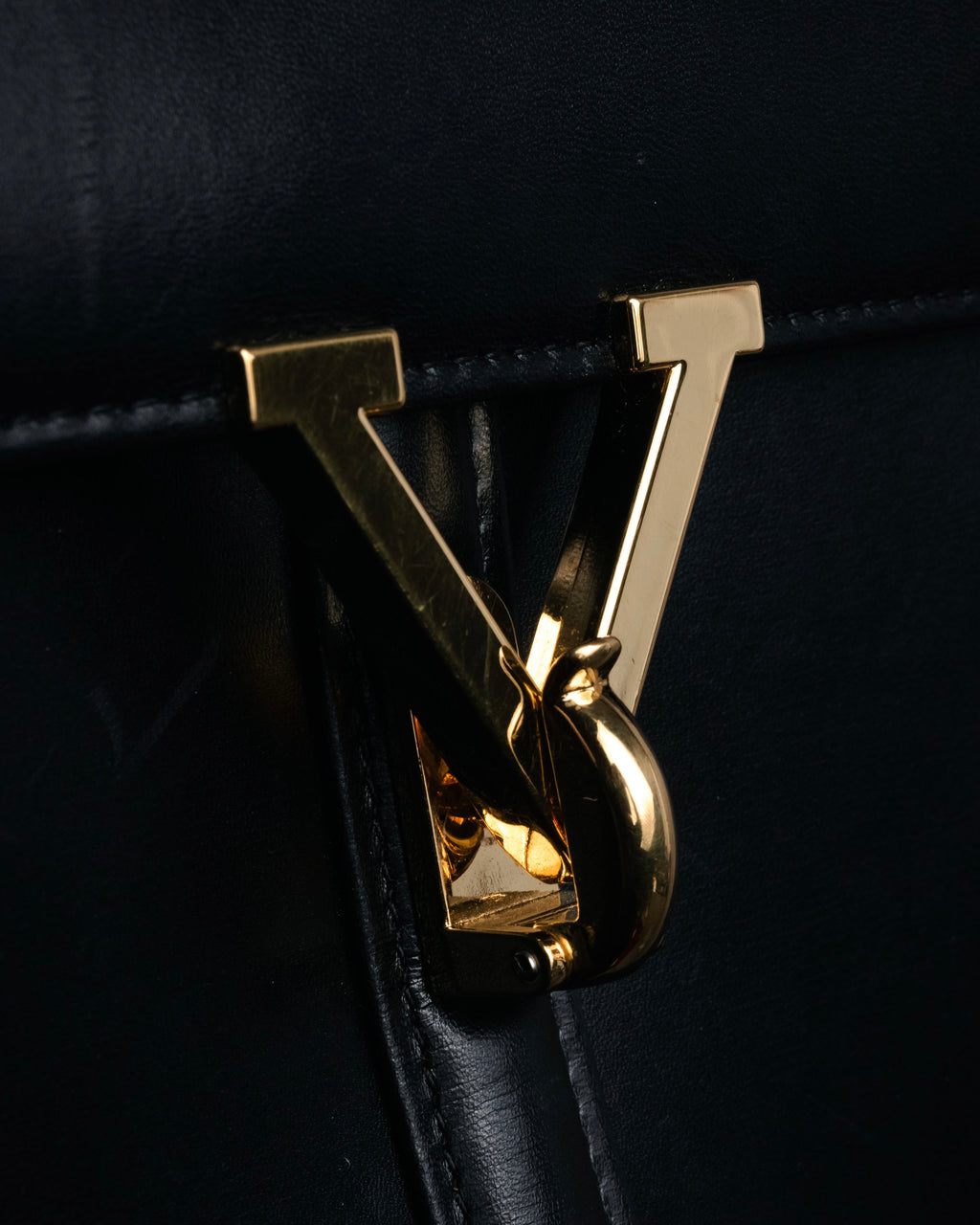 “VALENTINO GARAVANI” 80’s-90’s V clasp top handle bag