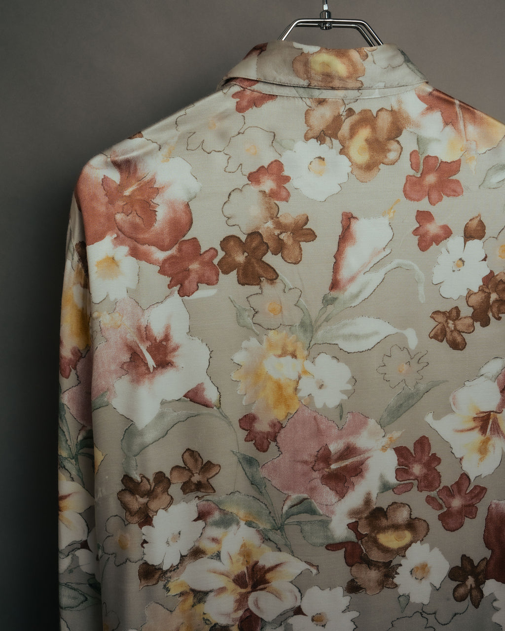 -MOOD Vintage Collections-
90’s-00’s Large floral print drape shirt