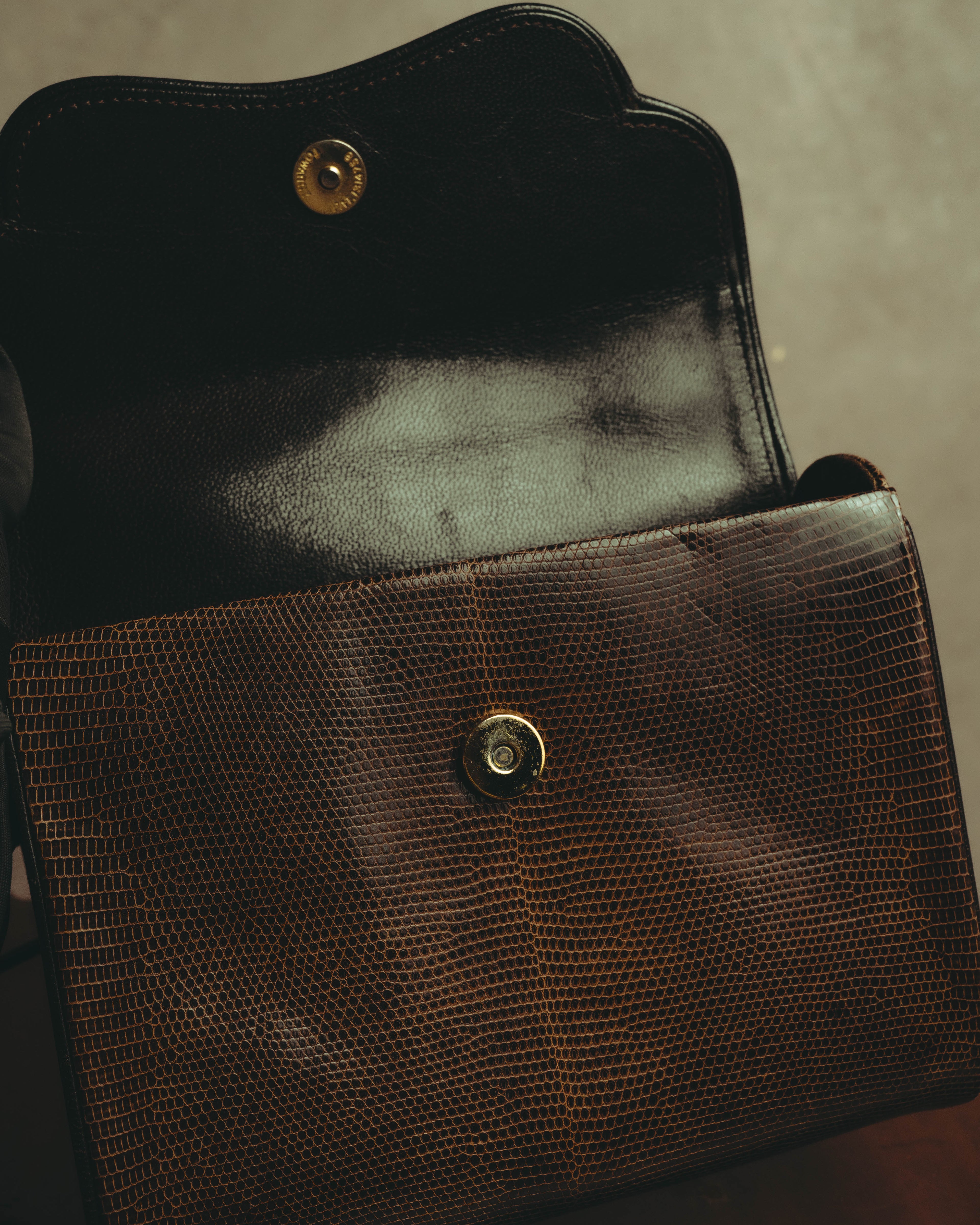 “YVES SAINT LAURENT” 80’s-90’s Sculpted flap lizard leather shoulder bag