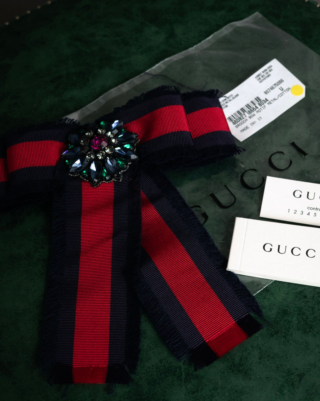 “GUCCI” 2016–2019 Web stripe crystal bow brooch