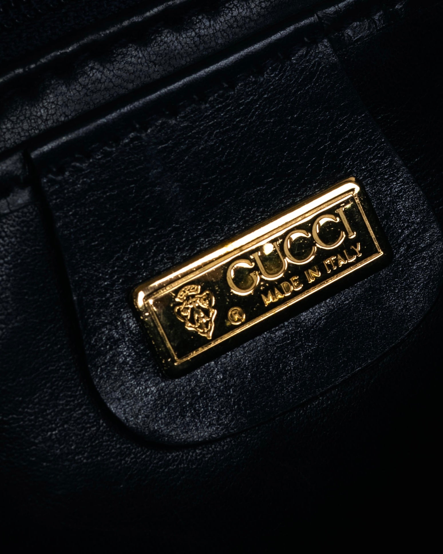 –SPECIAL– “GUCCI” 80’s crest chain shoulder bag