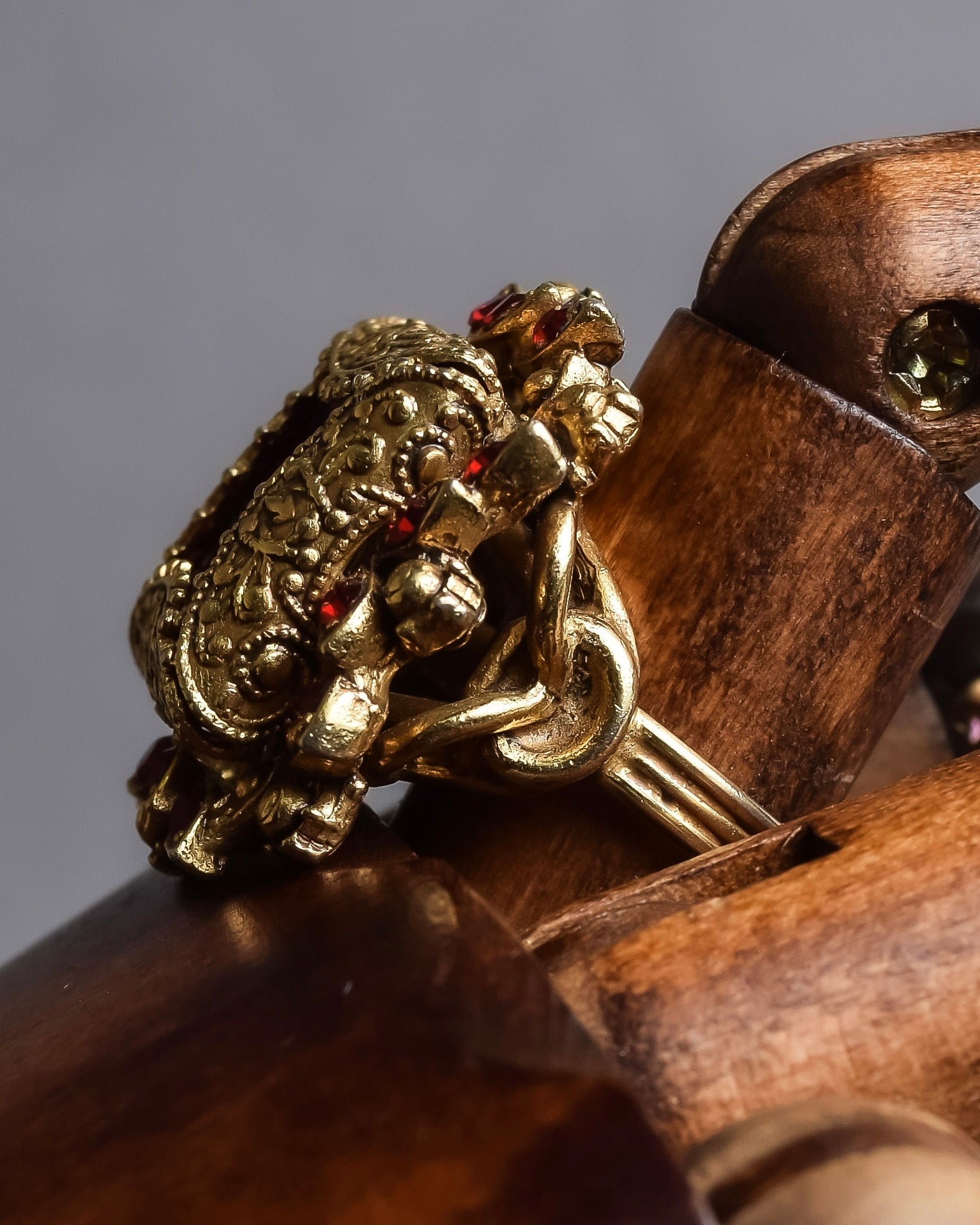 "Vintage glass stone top golden ring"