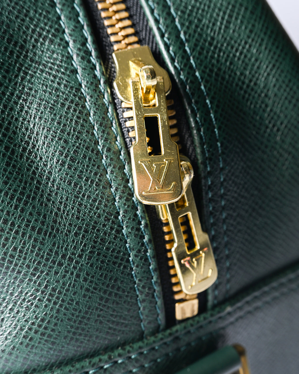 LOUIS VUITTON/ “Taiga Kendall GM” 2 Way Big Boston Bag Green