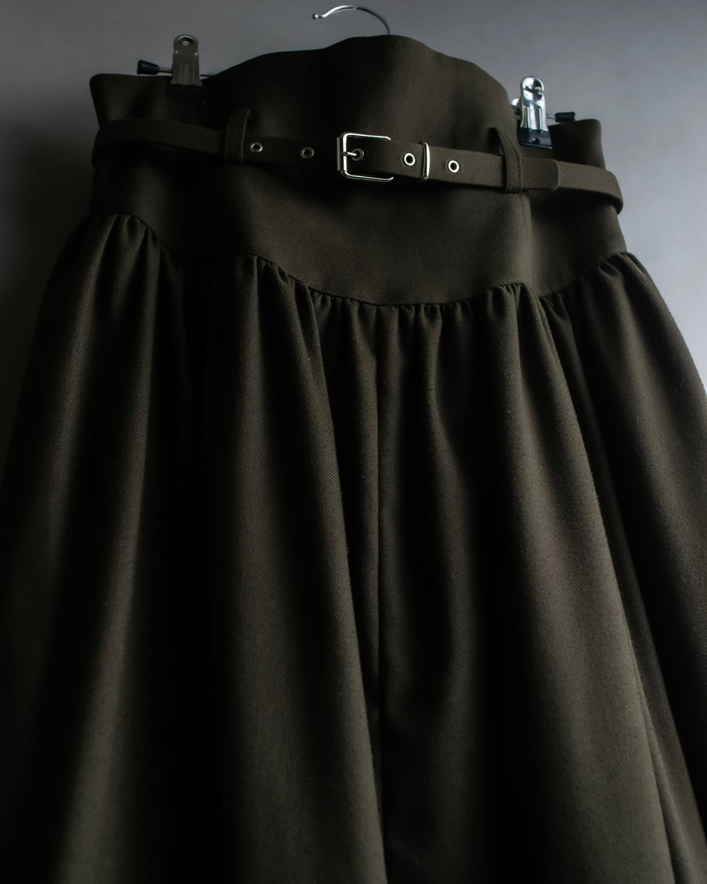 "SUPPORT SURFACE" Belted gather design flare long skirt