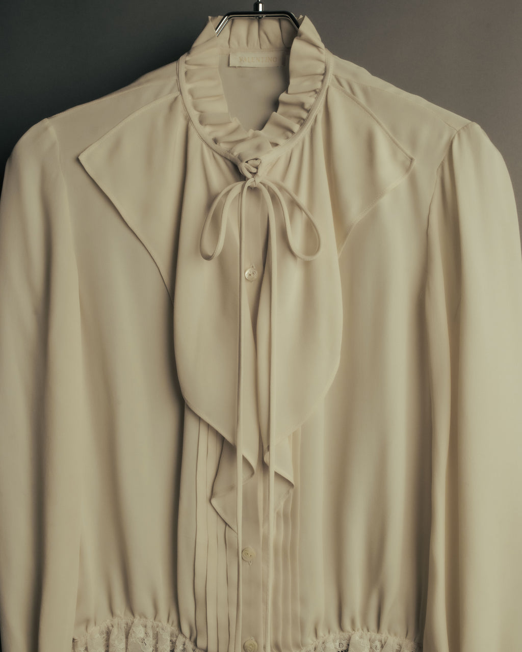 -SPECIAL- “VALENTINO” 1998-2008 Silk ruffled lace bow blouse