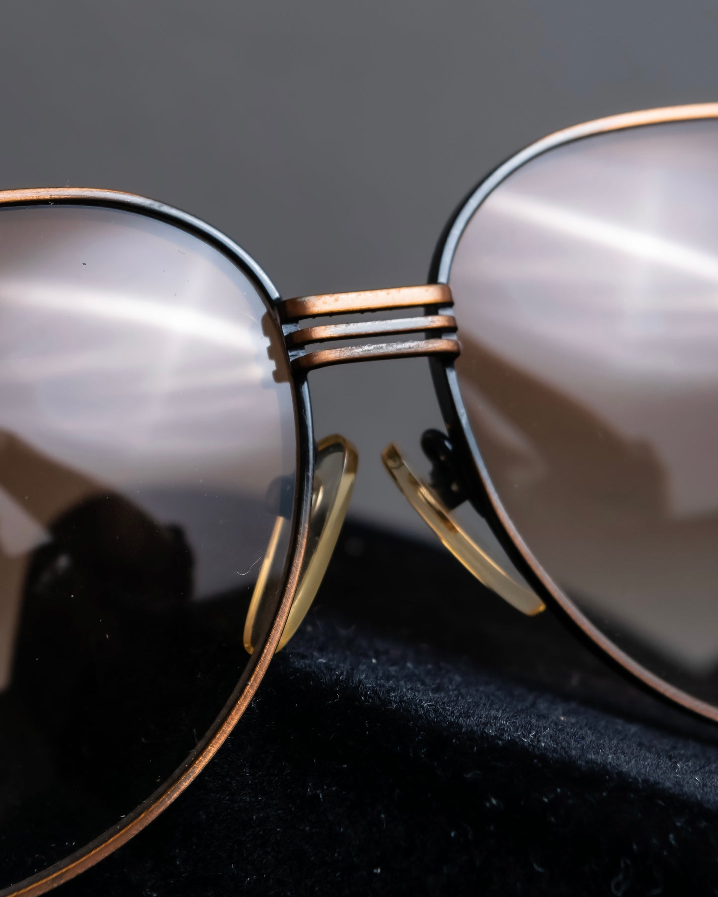 "YVES SAINT LAURENT" Thin metal temples round frame sunglasses