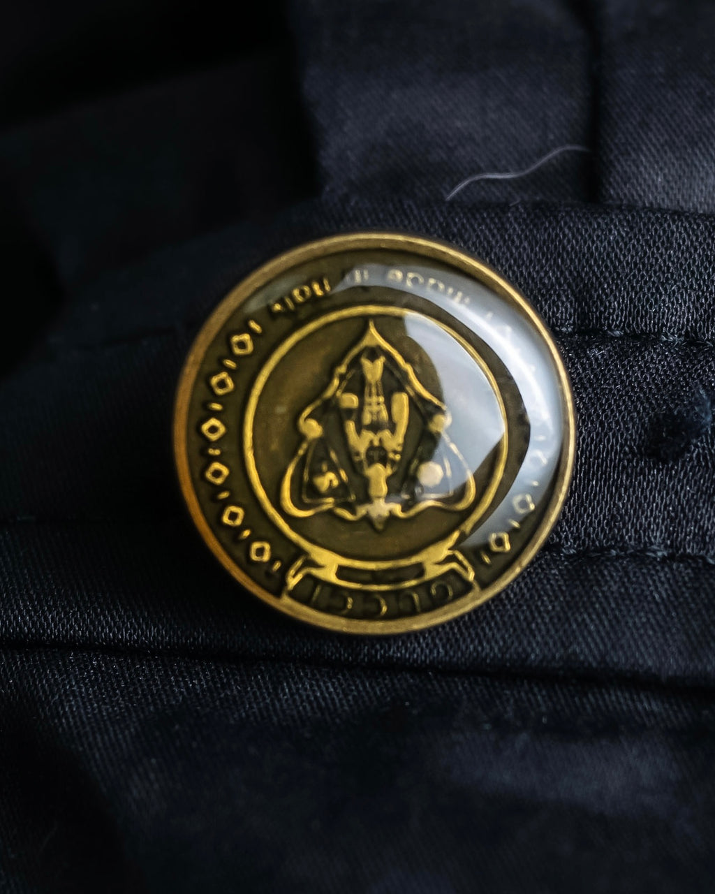 "GUCCI" No collar design gold button accents blouse