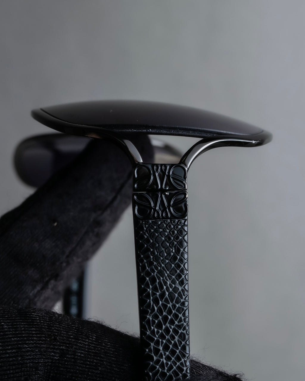 "LOEWE" Anagram logo engraved oval sunglasses