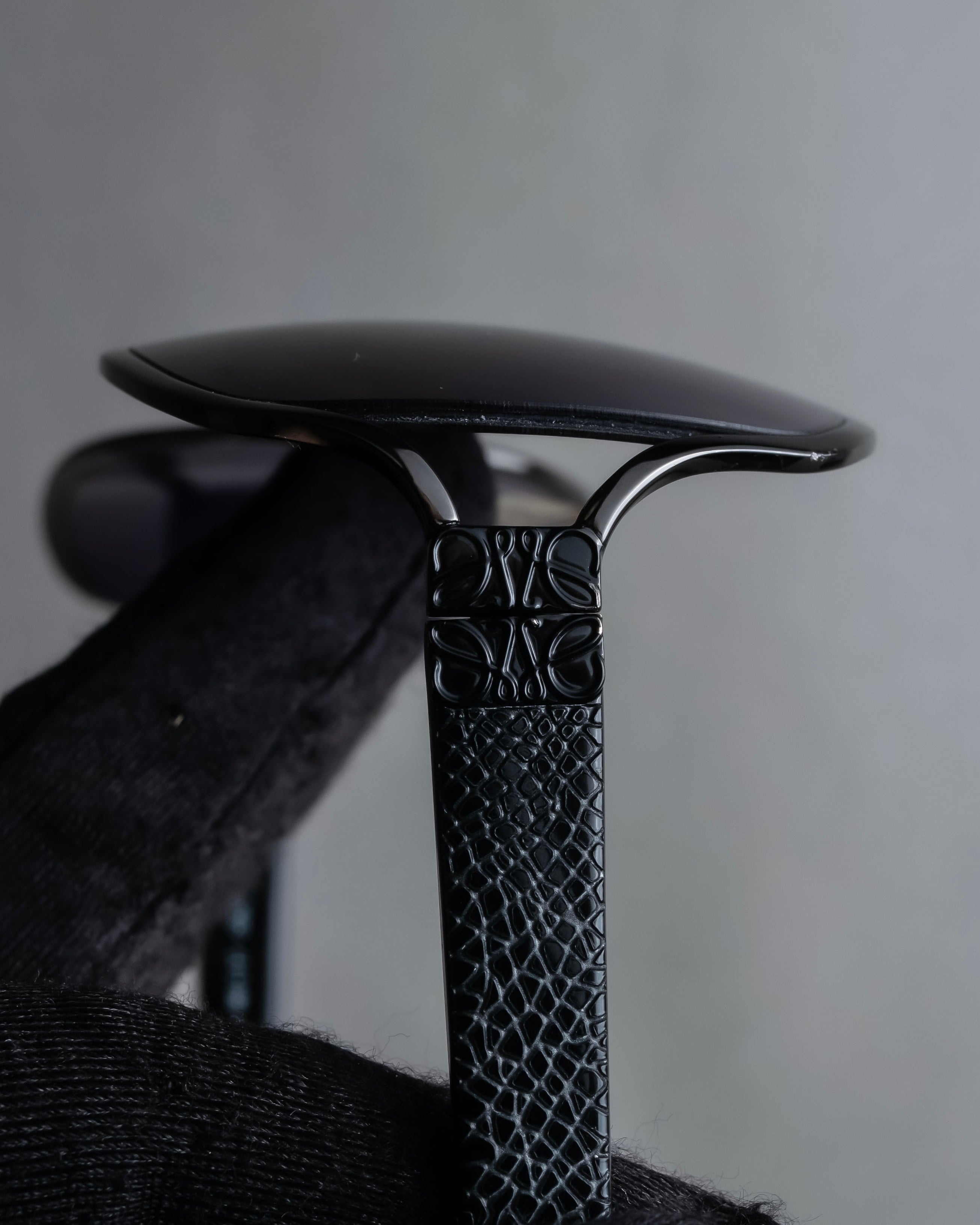 "LOEWE" Anagram logo engraved oval sunglasses