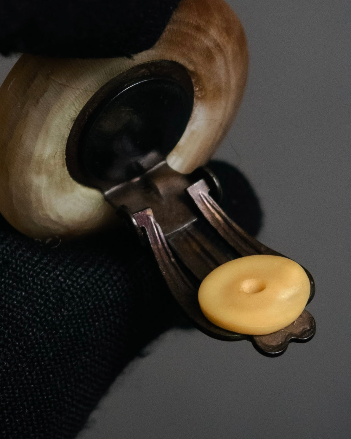 "HERMES" 90’s horn motif buffalo horn clip earrings