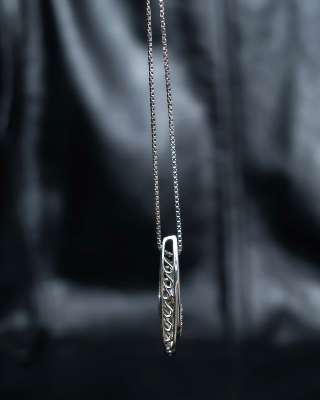 "Guy Laroche" Dancing stone diamond necklace