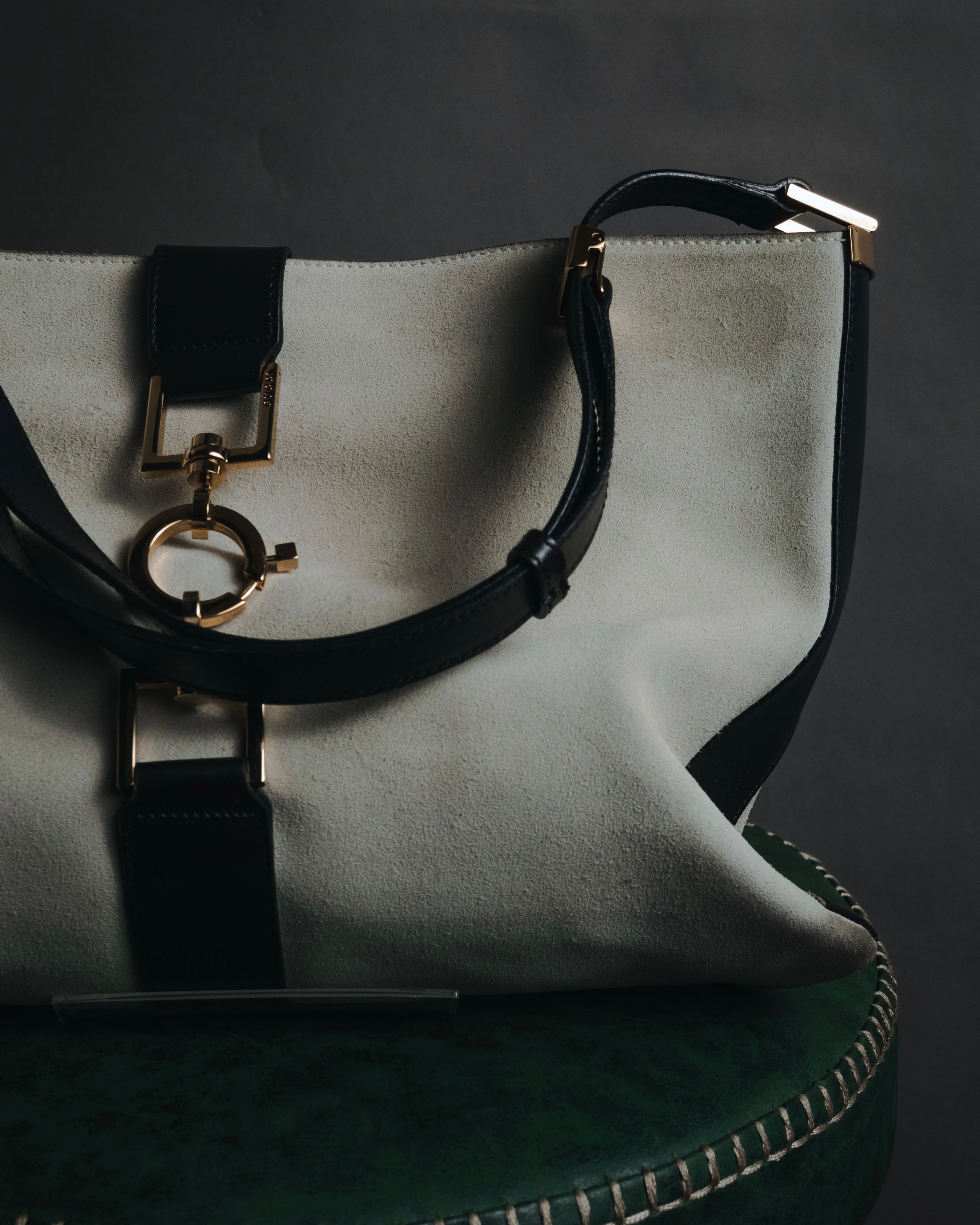 "GUCCI" 90’s-00’s suede piston-closure shoulder bag