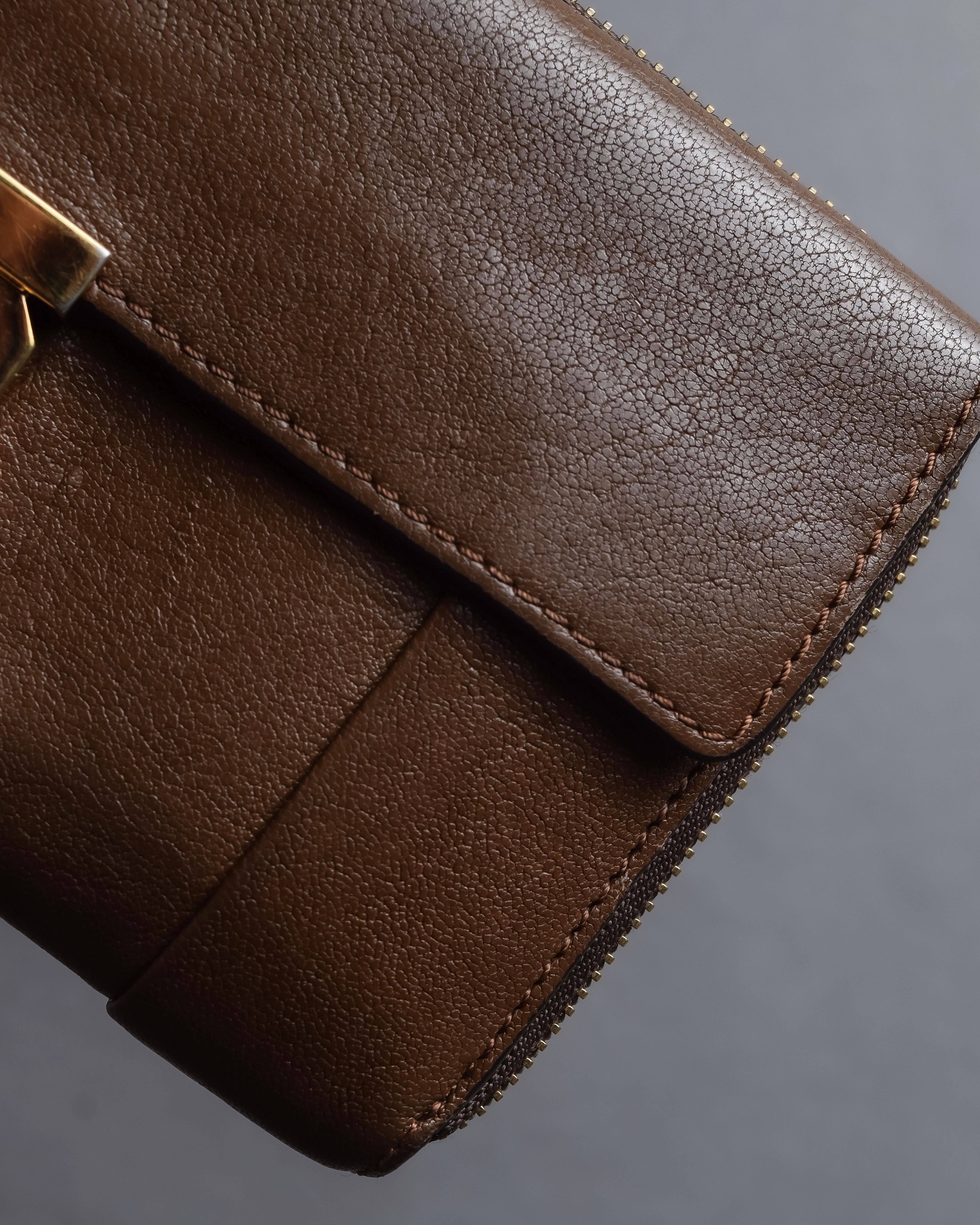 "Chloe" Fleur motif design leather long wallet