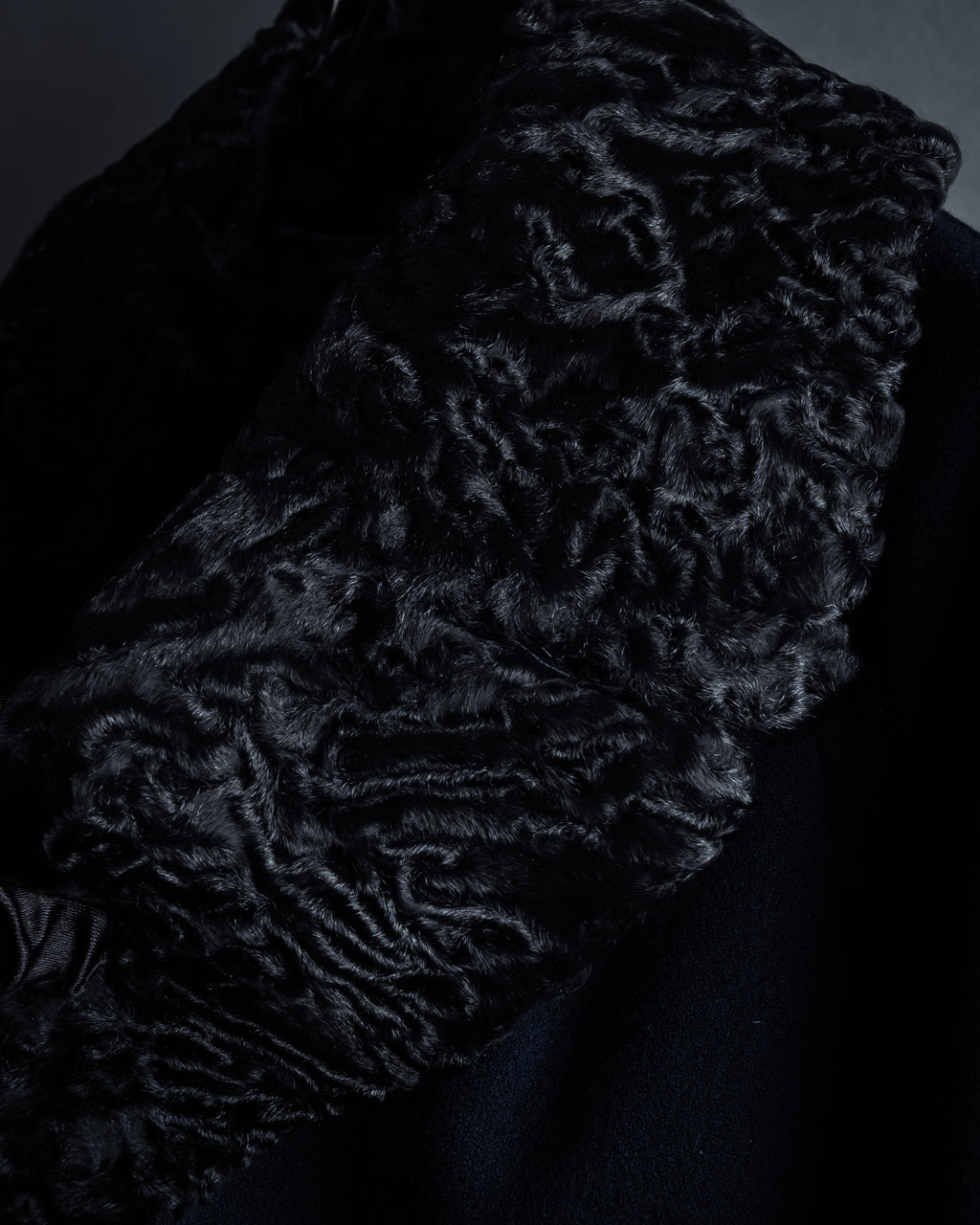 -SPECIAL- "CARUSO"
 Fur collar design belted melton coat