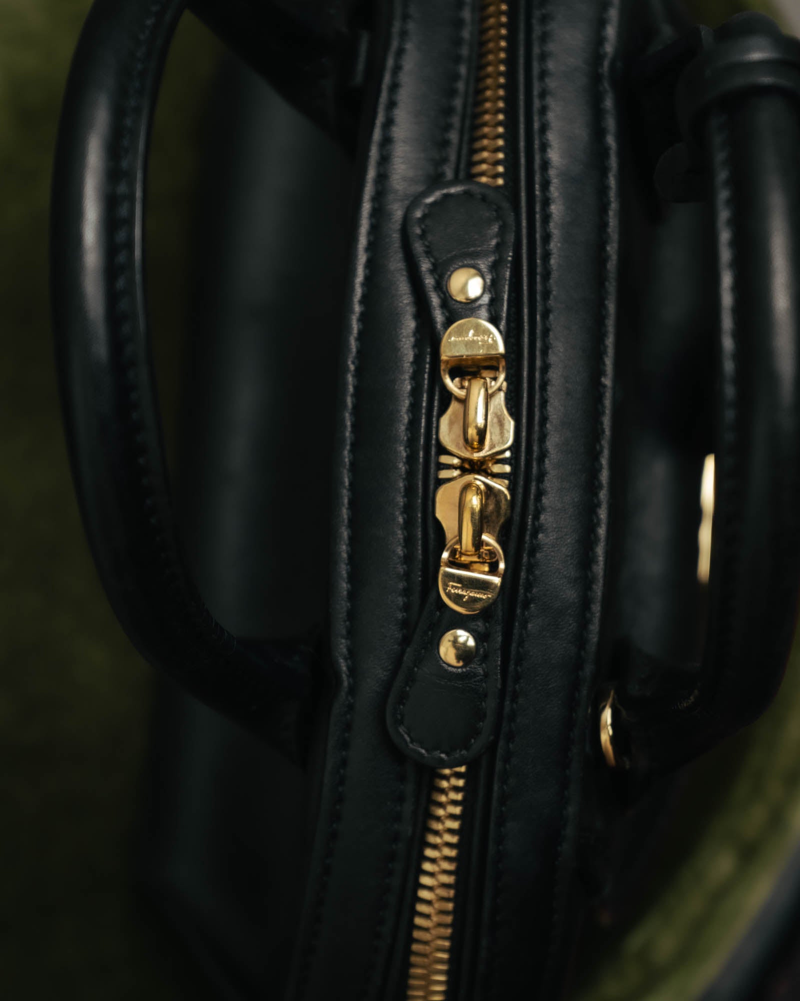 –SPECIAL– “Salvatore Ferragamo“ 00’s-10’s Black leather dome handbag