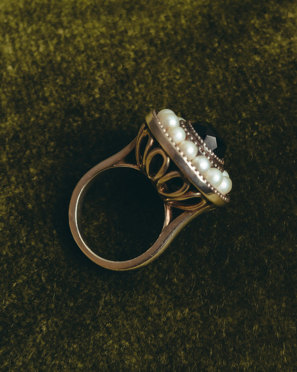 -SPECIAL- “Tiffany & Co.” 2000’s Pearl and black stone Ziegfeld cocktail ring