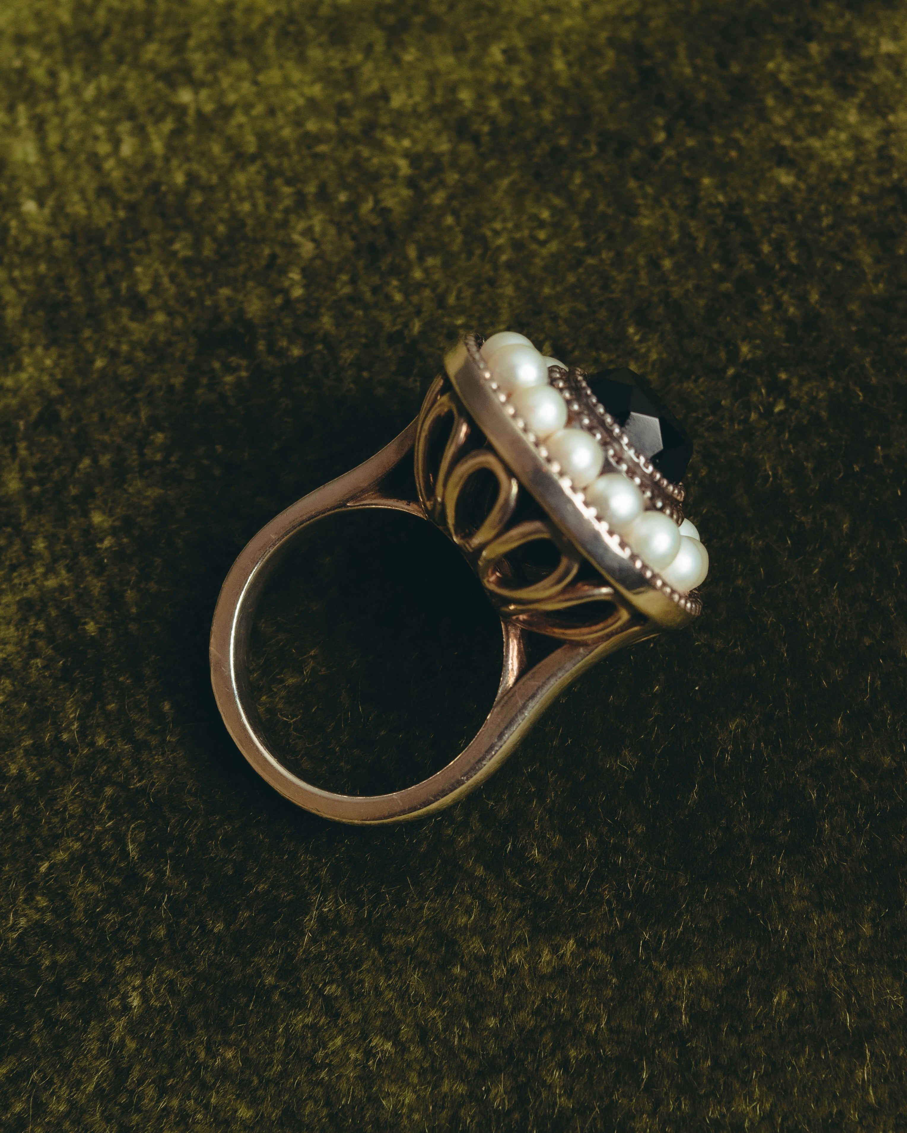 -SPECIAL- “Tiffany & Co.” 2000’s Pearl and black stone Ziegfeld cocktail ring