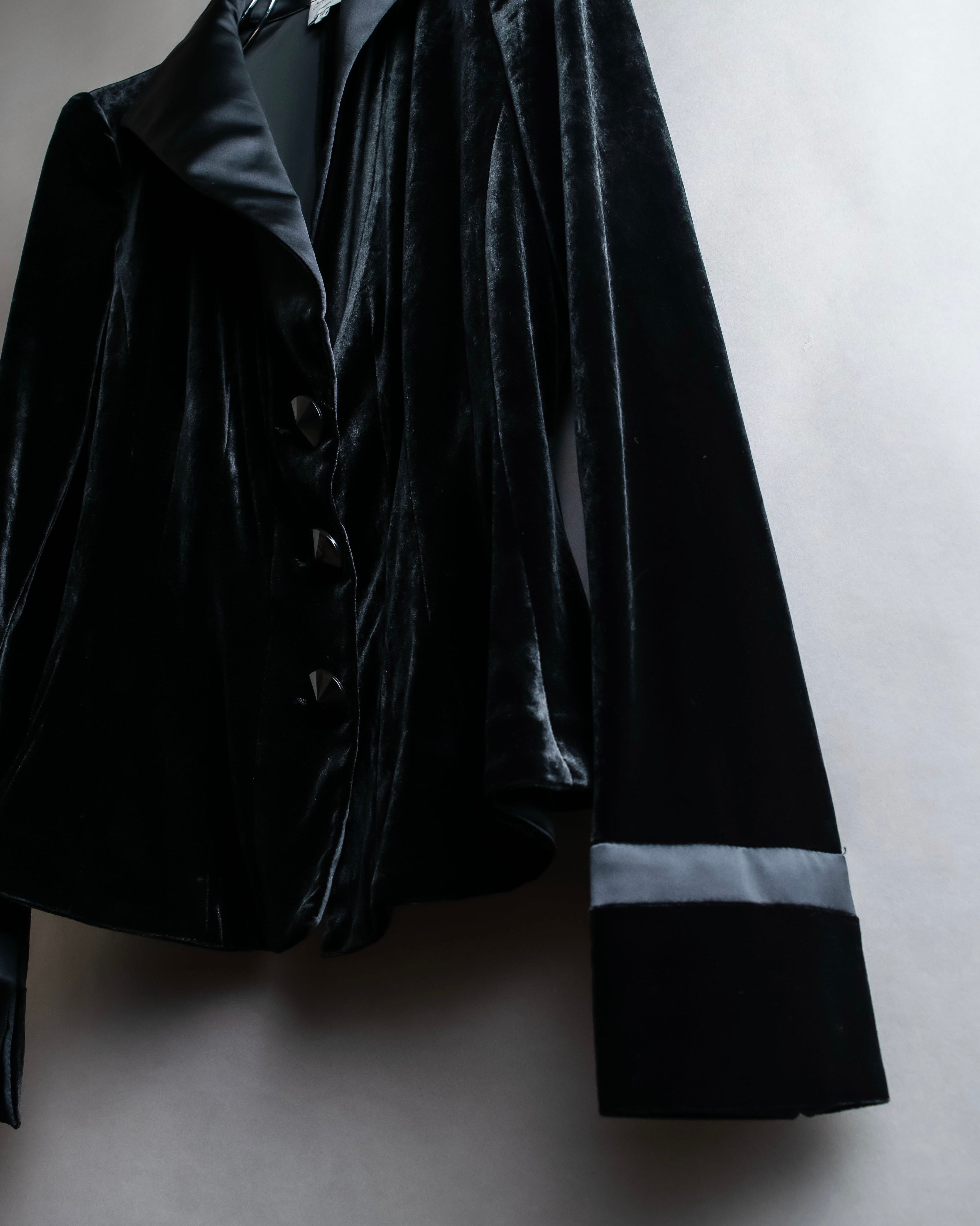 "ARMANI COLLEZIONI" Satin switched design velvet jacket