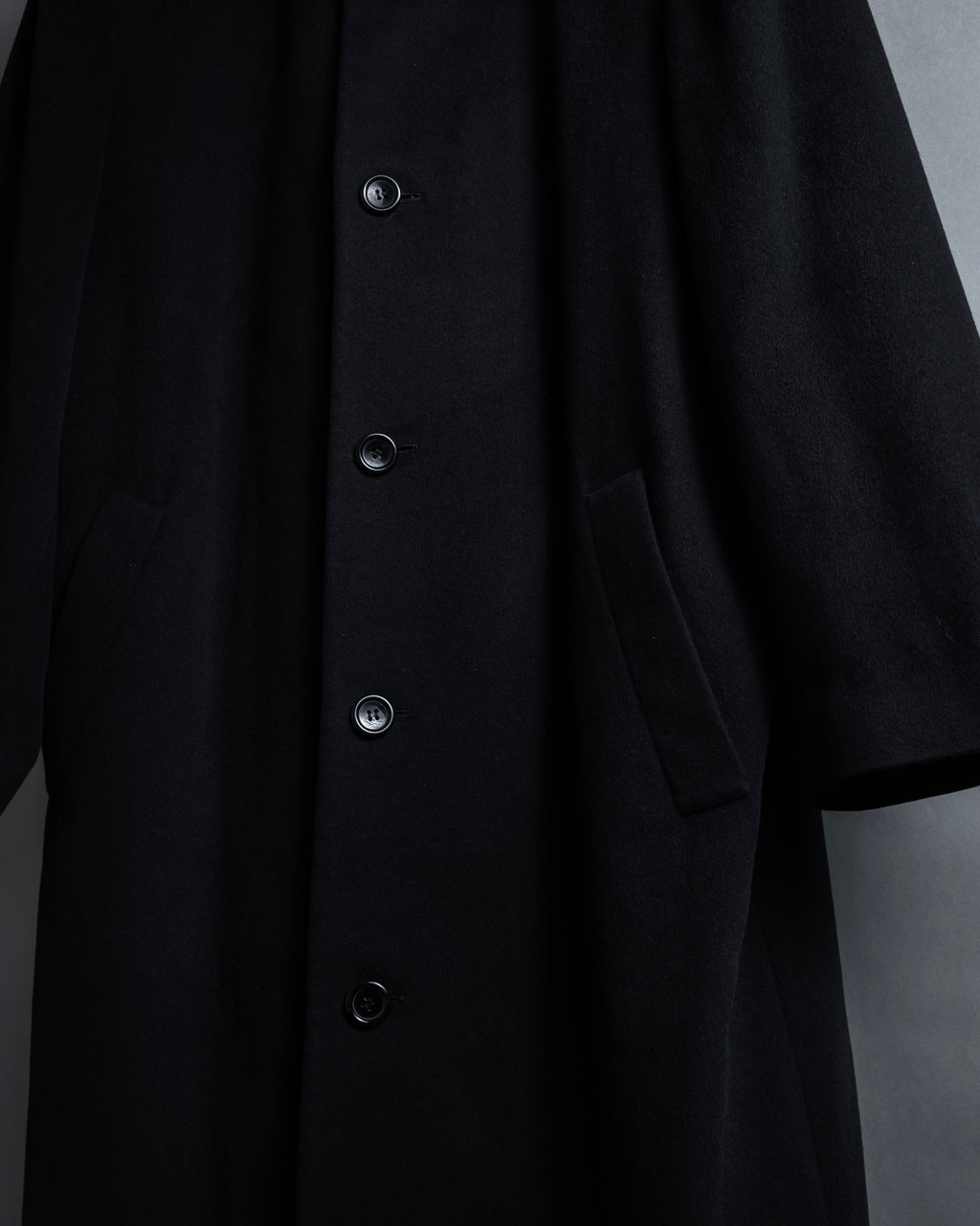 "BARBERINI" Minimalist detail 100% cashmere stand collar coat