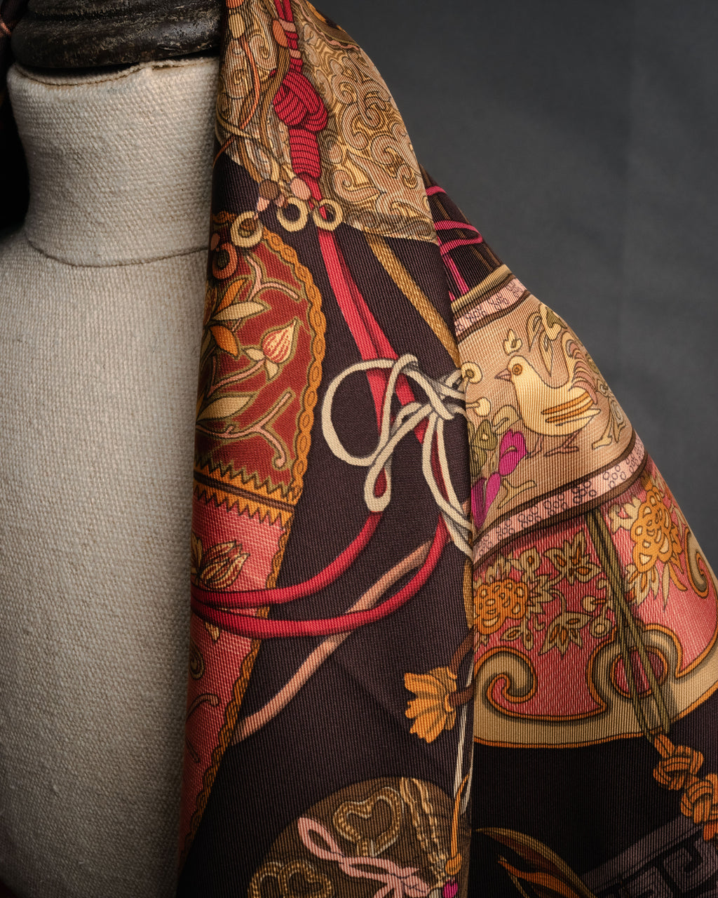 “GUCCI” 90’s Oriental motif silk carré scarf