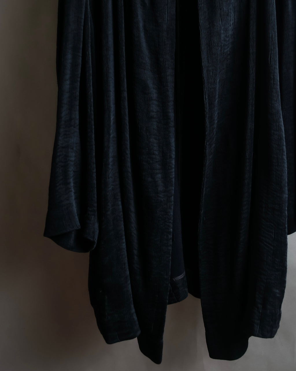 "ISSEY MIYAKE PERMANENT" Large shawl collar silk long cardigan