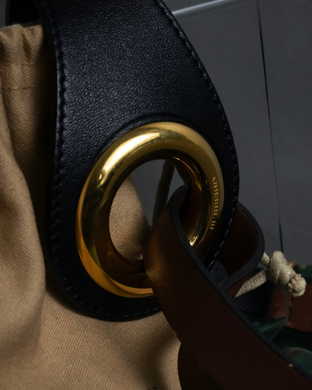 "BURBERRY" Gold circle metal design waist mark leather belt