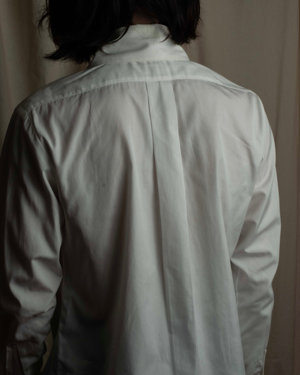 "CHANEL" Gold button design pleated white shirt