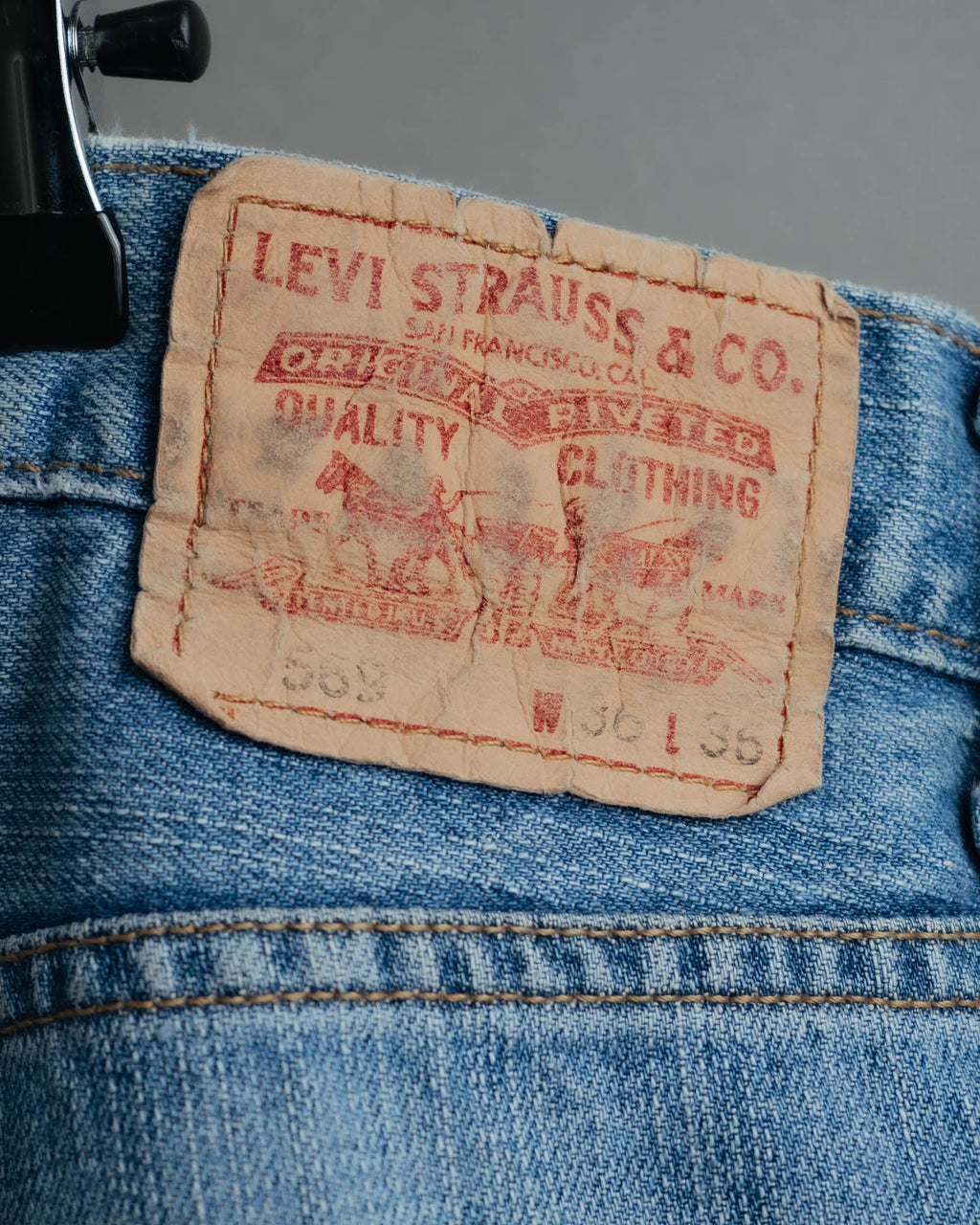 -MOOD MILLÉSIMES- 00’s softly faded loose straight denim pants 569 by “Levi’s”