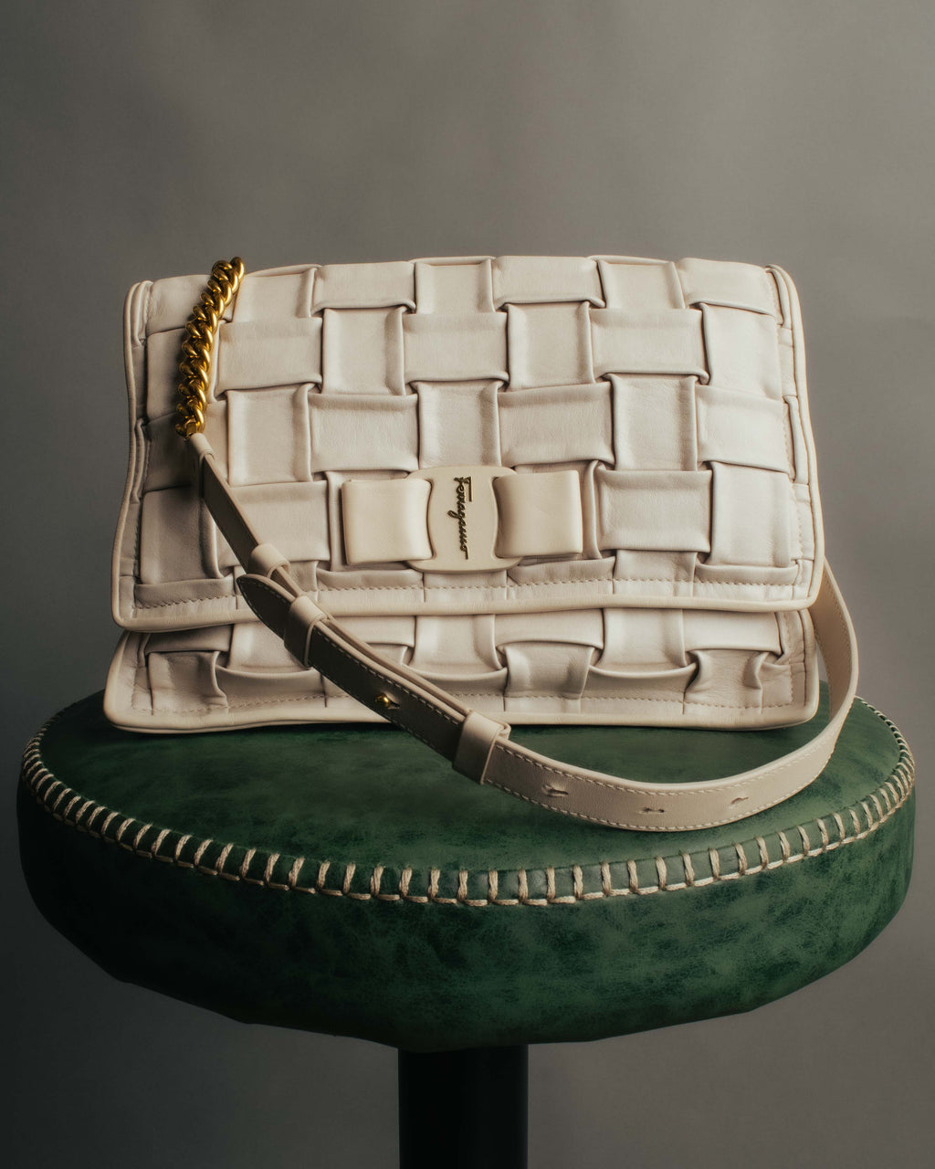 -SPECIAL- “Salvatore Ferragamo” 2020-2022 Woven vara chain shoulder bag