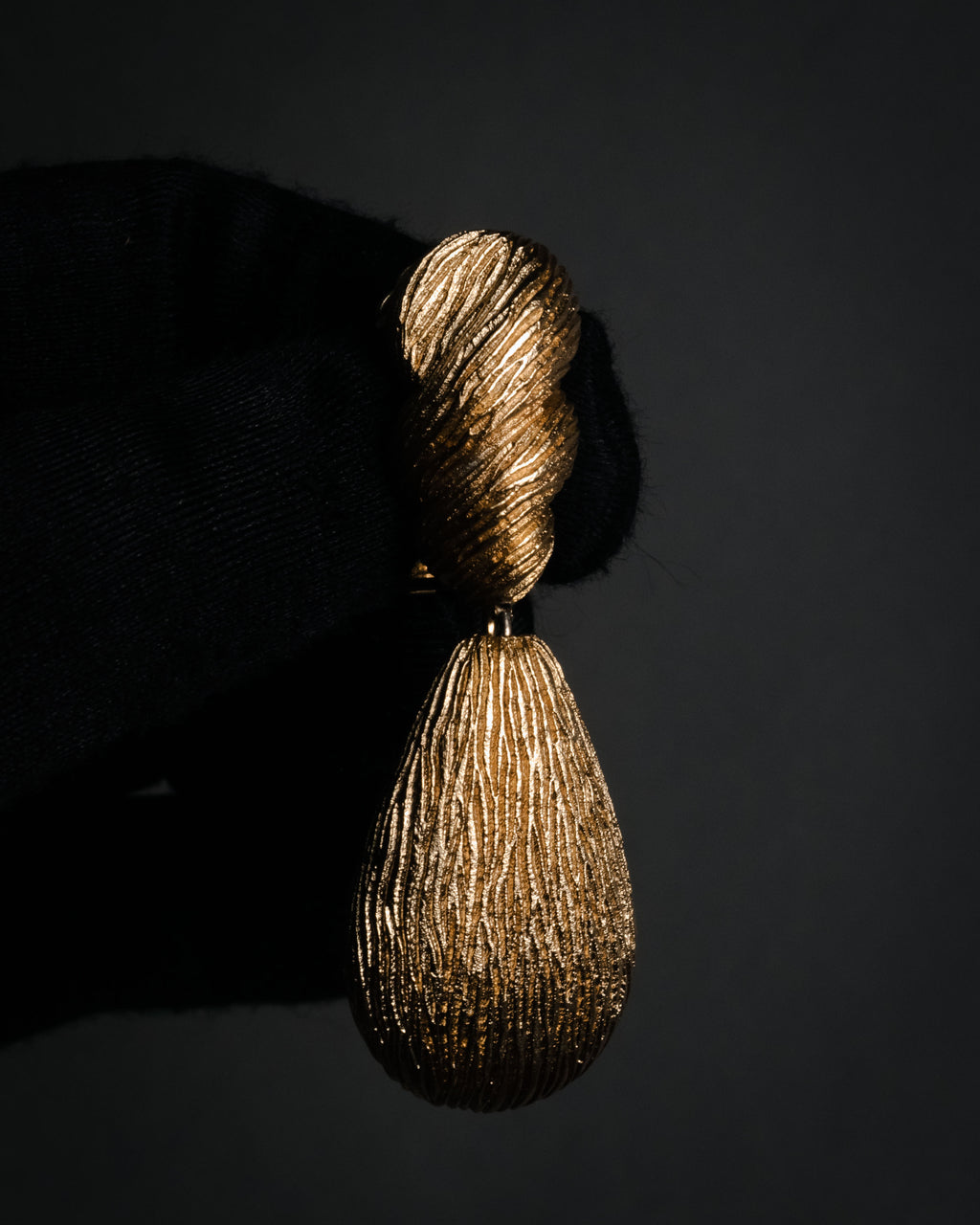 "Christian Dior" 70’s-80’s bark texture drop clip earrings