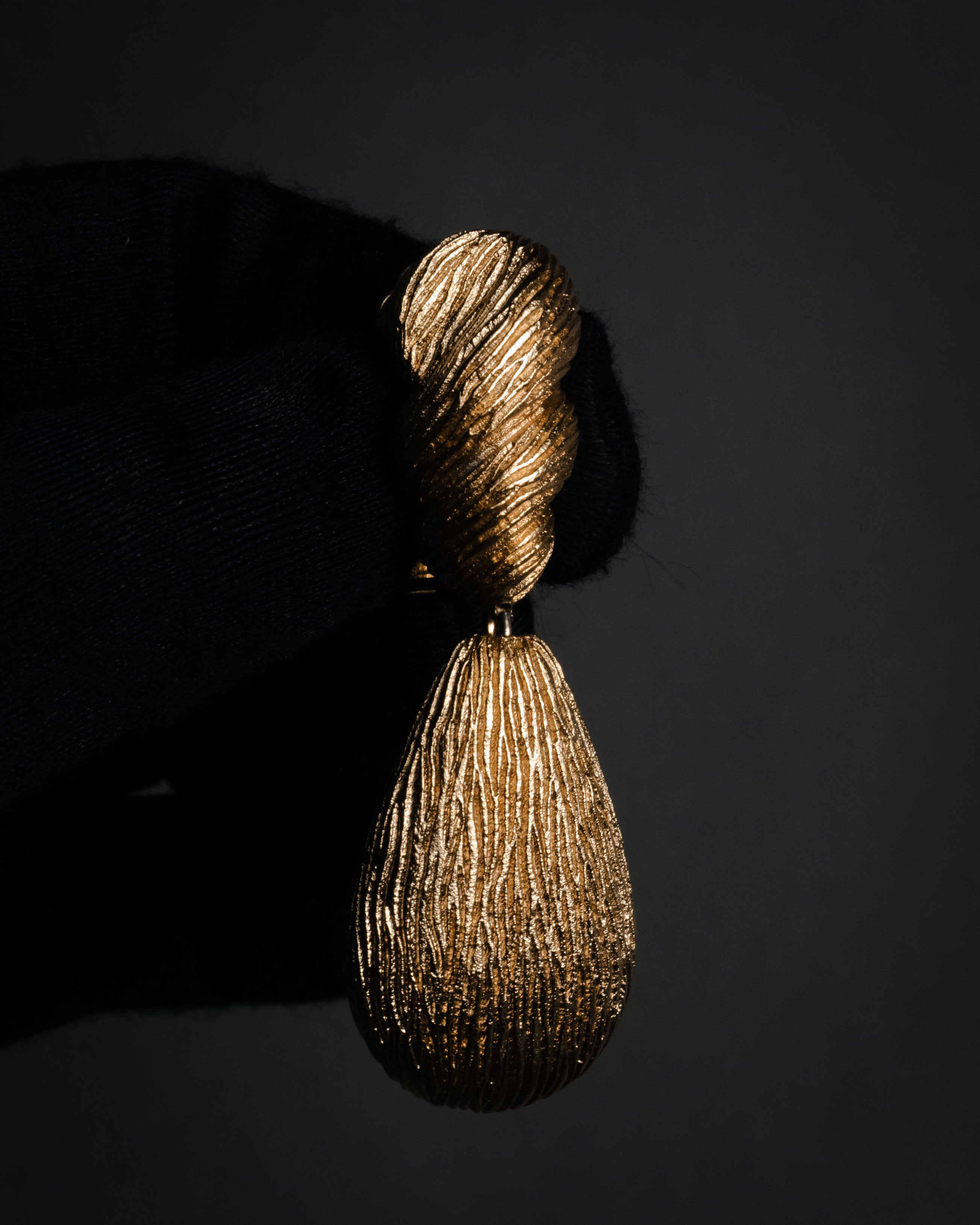 "Christian Dior" 70’s-80’s bark texture drop clip earrings