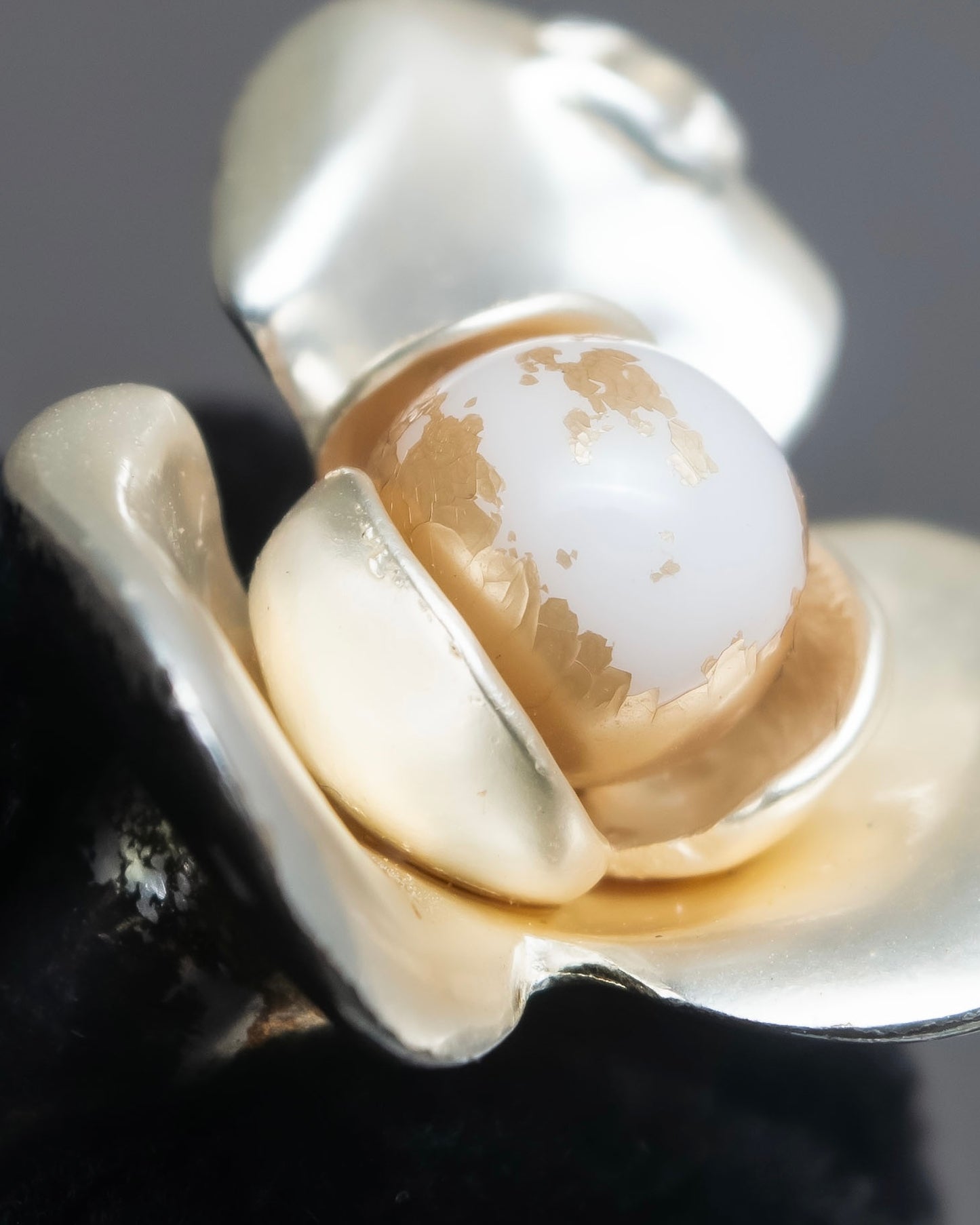 "CHANEL" Pearl center design camellia ring