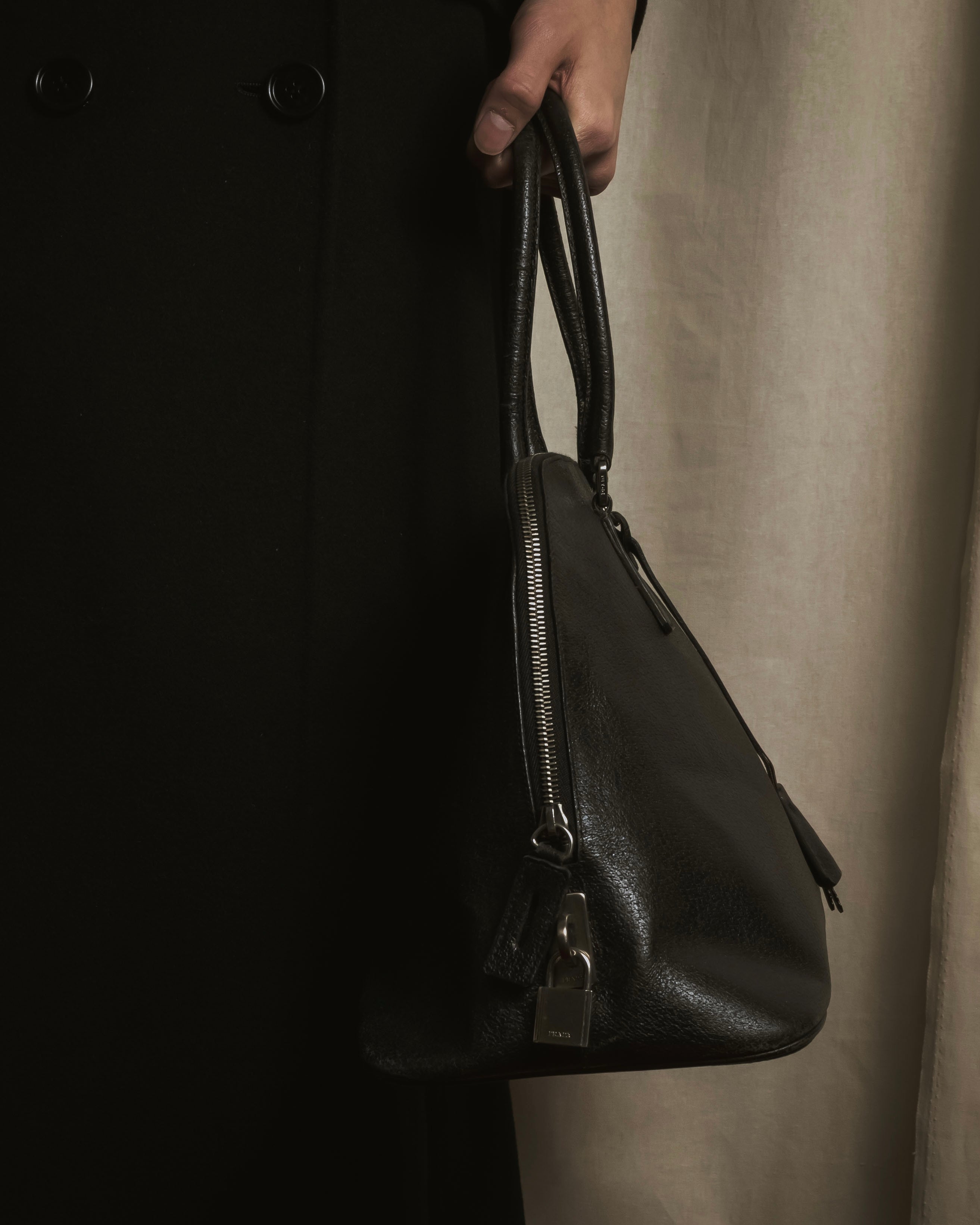 Bolso de médico de cuero Vitello daino de Prada de los años 90-00